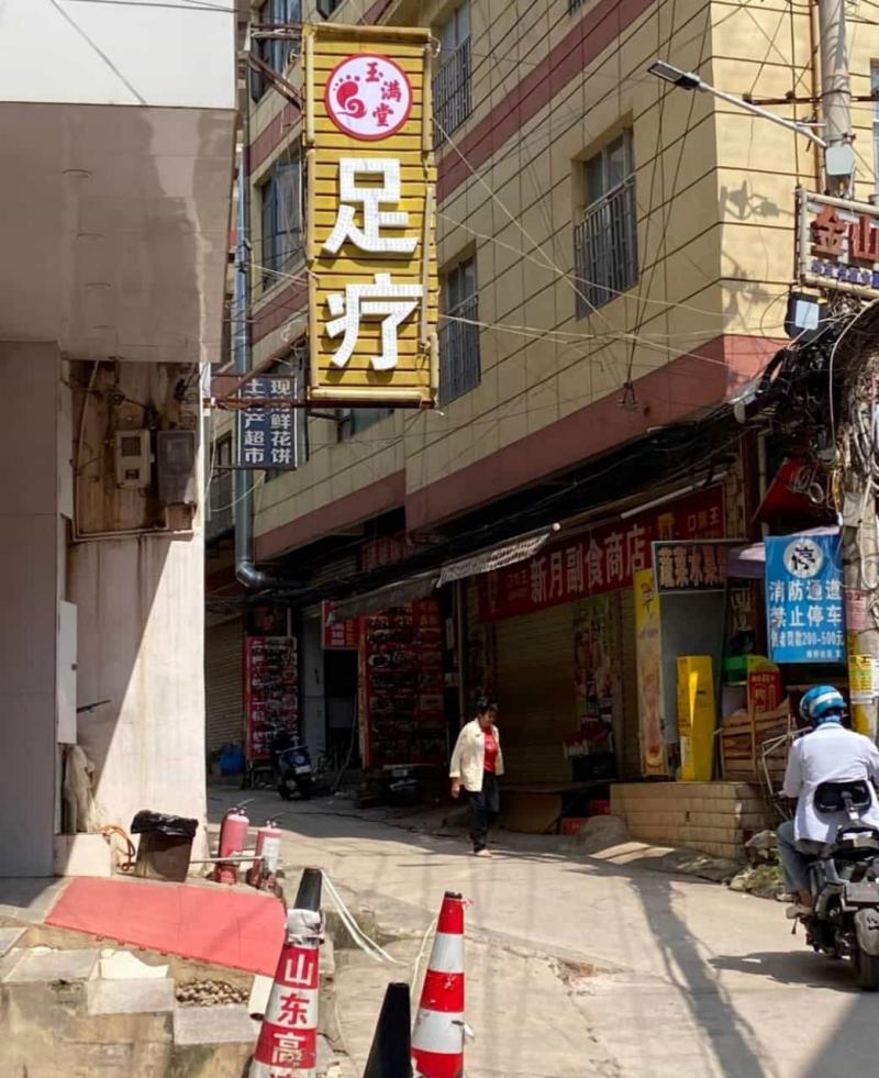 这个金达快捷酒店在大板桥的一个